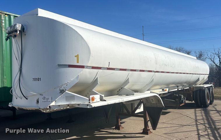 image for item DS0810 1970 Fruehauf  tank trailer