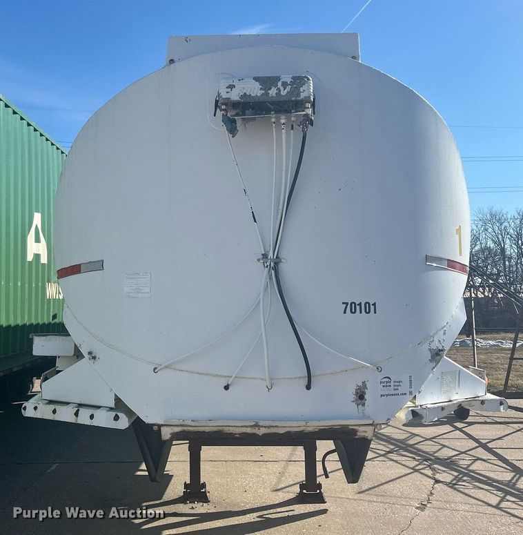 image for item DS0810 1970 Fruehauf  tank trailer