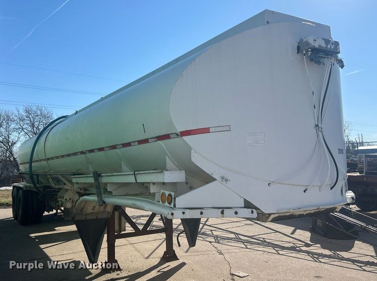 image for item DS0810 1970 Fruehauf  tank trailer