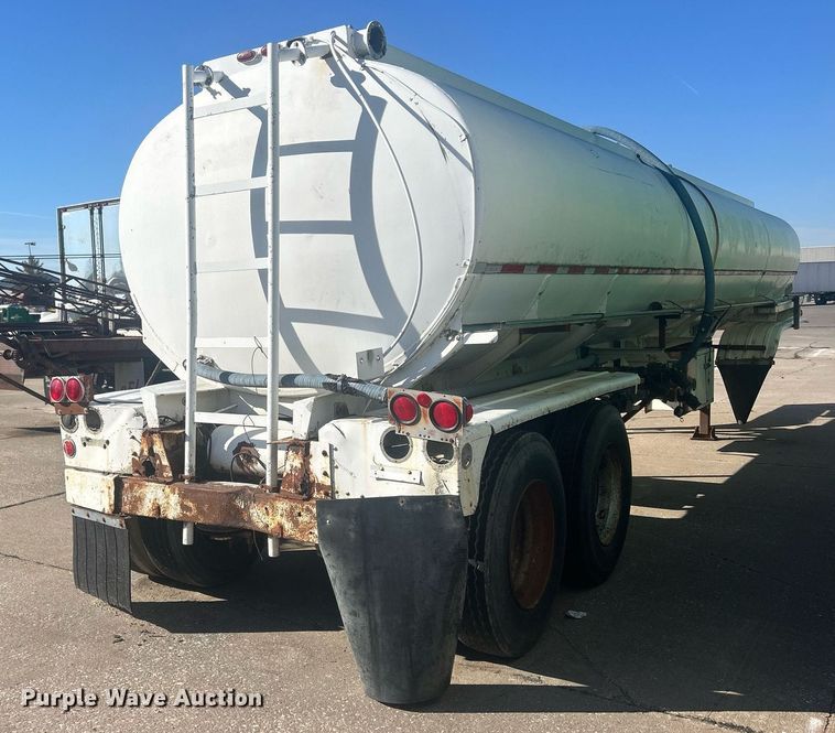 image for item DS0810 1970 Fruehauf  tank trailer