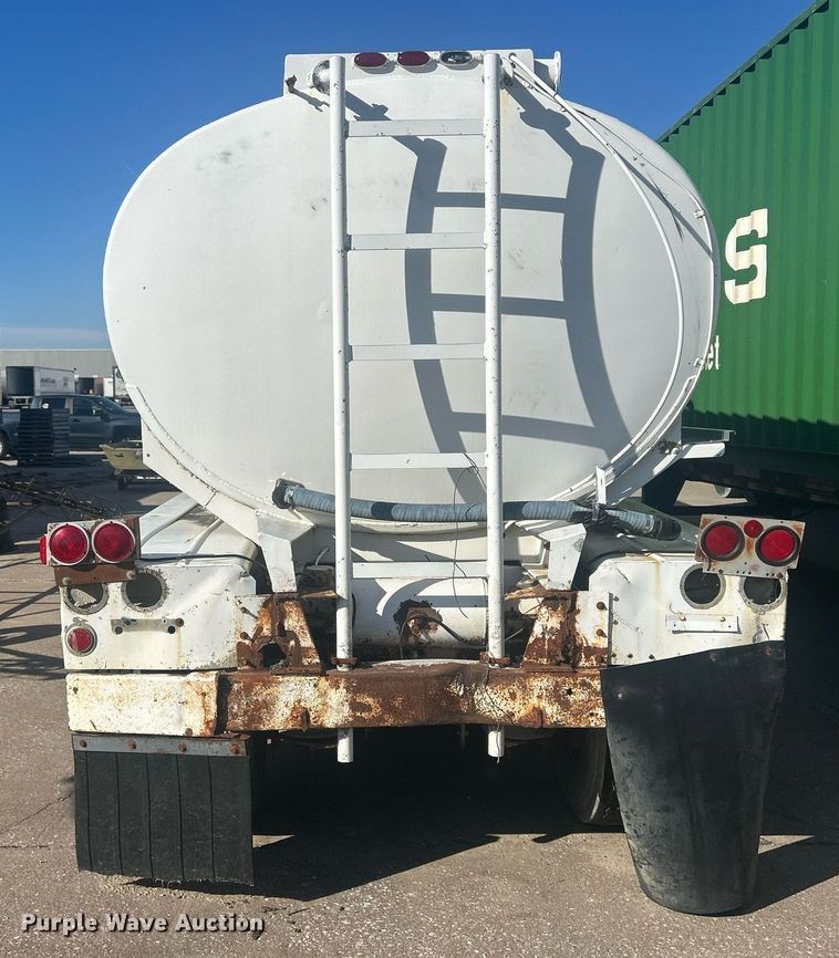 image for item DS0810 1970 Fruehauf  tank trailer