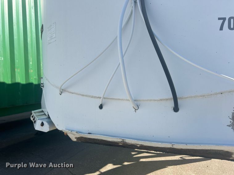 image for item DS0810 1970 Fruehauf  tank trailer