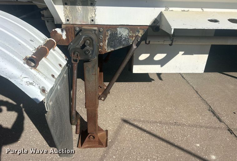 image for item DS0810 1970 Fruehauf  tank trailer