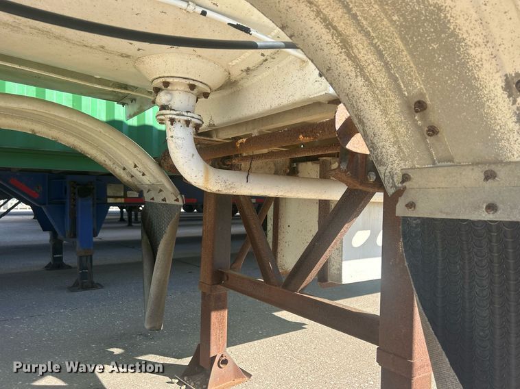 image for item DS0810 1970 Fruehauf  tank trailer