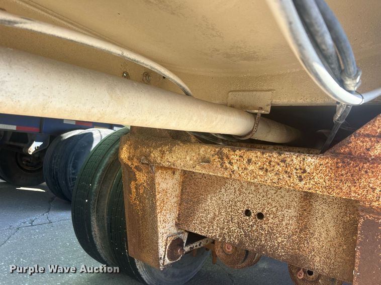 image for item DS0810 1970 Fruehauf  tank trailer