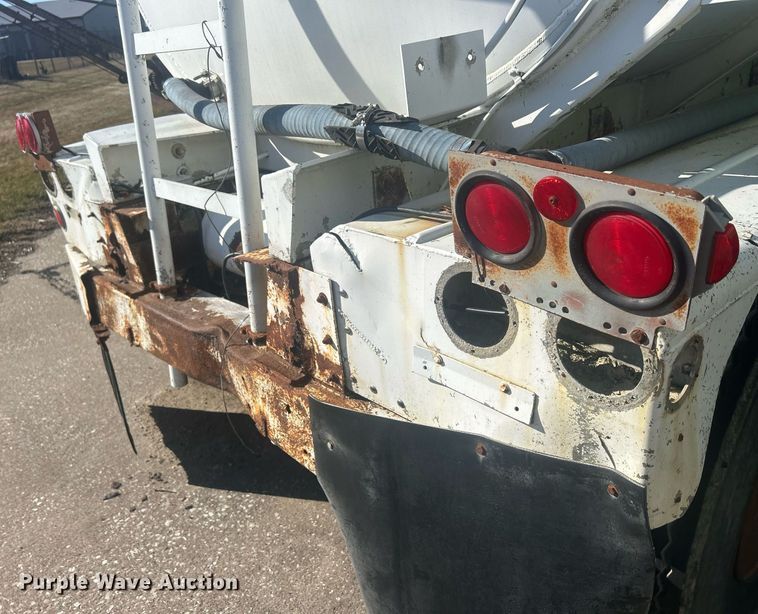 image for item DS0810 1970 Fruehauf  tank trailer