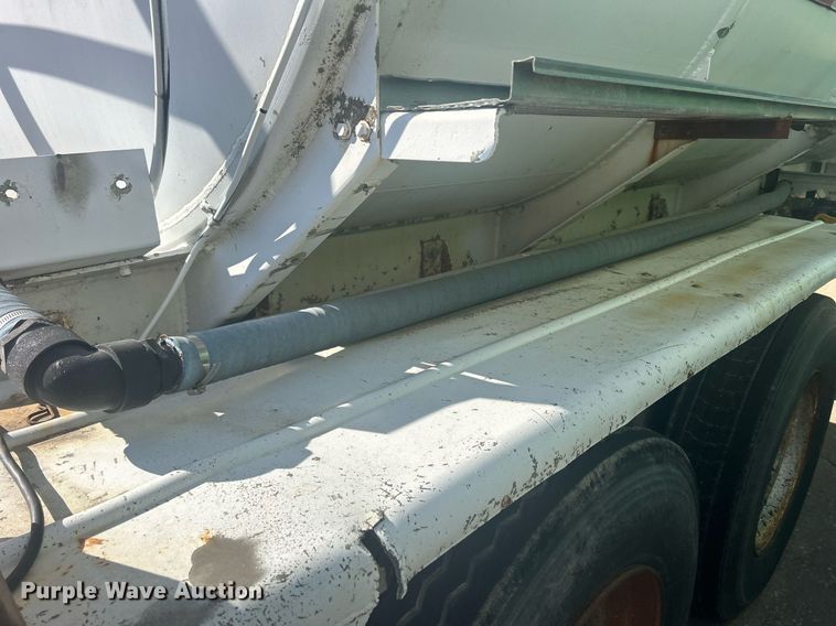 image for item DS0810 1970 Fruehauf  tank trailer