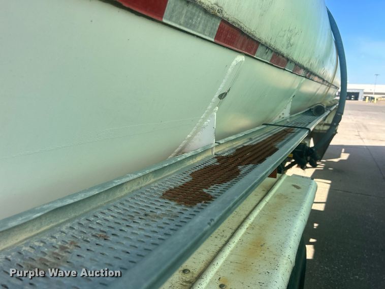 image for item DS0810 1970 Fruehauf  tank trailer