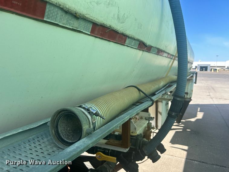 image for item DS0810 1970 Fruehauf  tank trailer