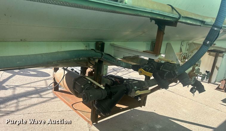 image for item DS0810 1970 Fruehauf  tank trailer