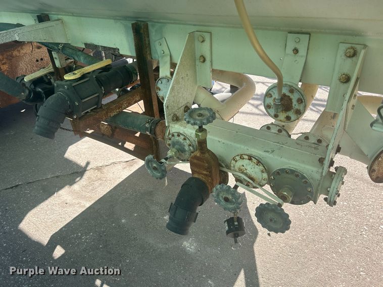 image for item DS0810 1970 Fruehauf  tank trailer