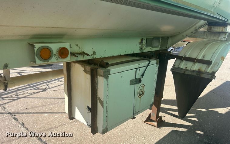 image for item DS0810 1970 Fruehauf  tank trailer