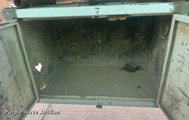 image for item DS0810 1970 Fruehauf  tank trailer