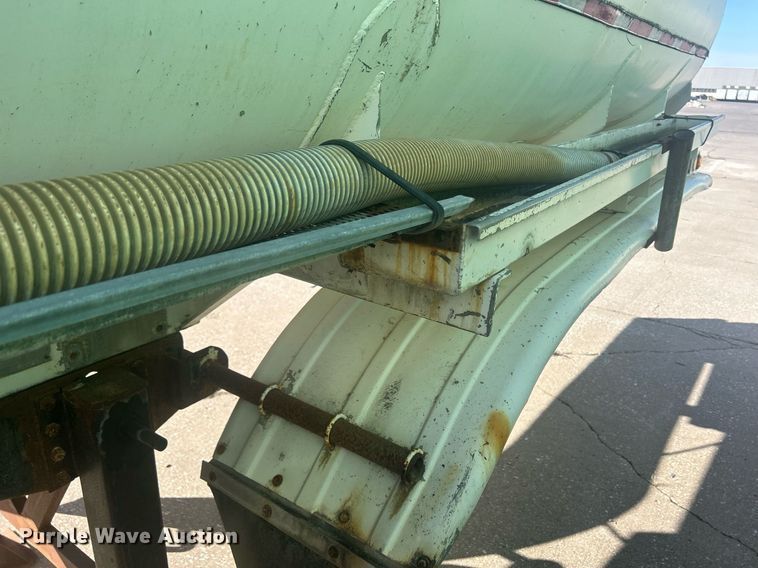 image for item DS0810 1970 Fruehauf  tank trailer