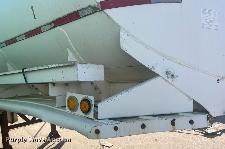 image for item DS0810 1970 Fruehauf  tank trailer