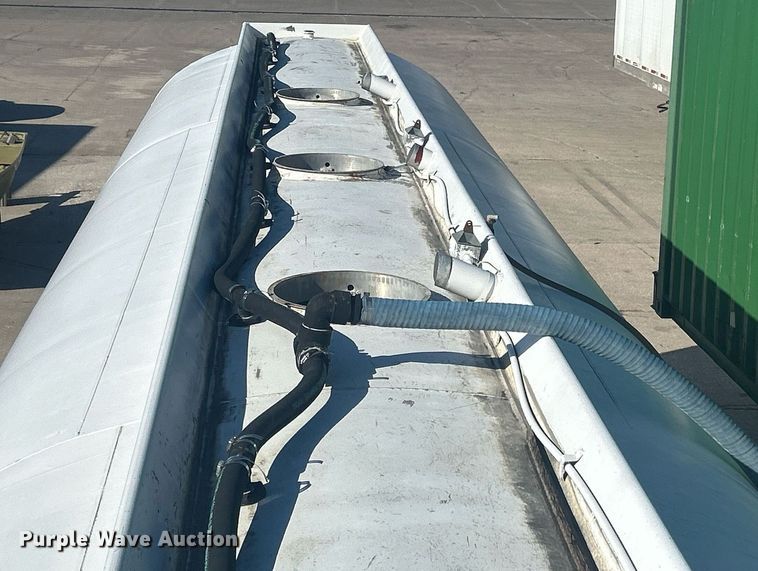 image for item DS0810 1970 Fruehauf  tank trailer