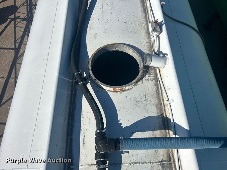 image for item DS0810 1970 Fruehauf  tank trailer