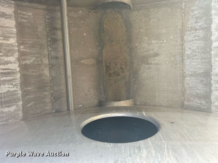 image for item DS0810 1970 Fruehauf  tank trailer