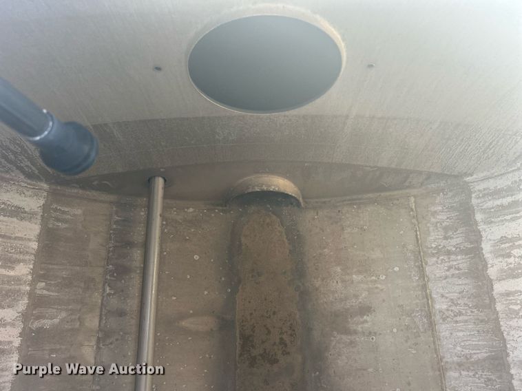 image for item DS0810 1970 Fruehauf  tank trailer