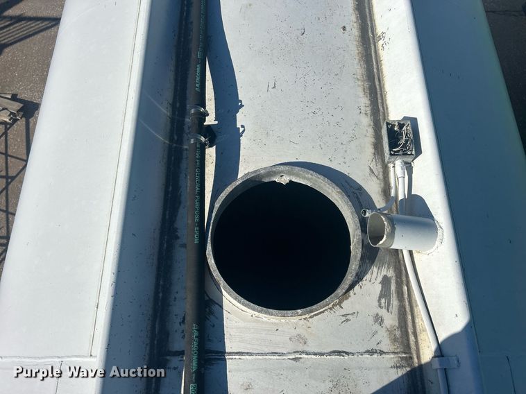 image for item DS0810 1970 Fruehauf  tank trailer