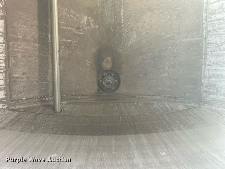 image for item DS0810 1970 Fruehauf  tank trailer