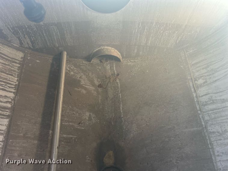 image for item DS0810 1970 Fruehauf  tank trailer