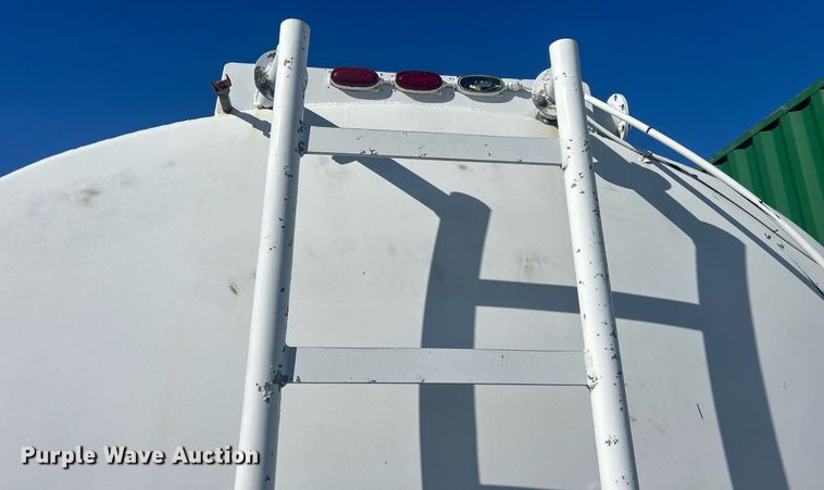 image for item DS0810 1970 Fruehauf  tank trailer