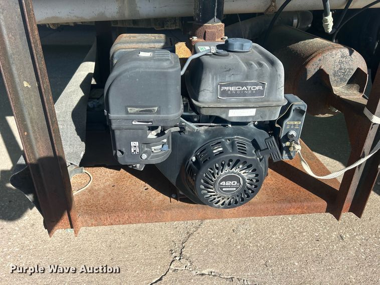 image for item DS0810 1970 Fruehauf  tank trailer