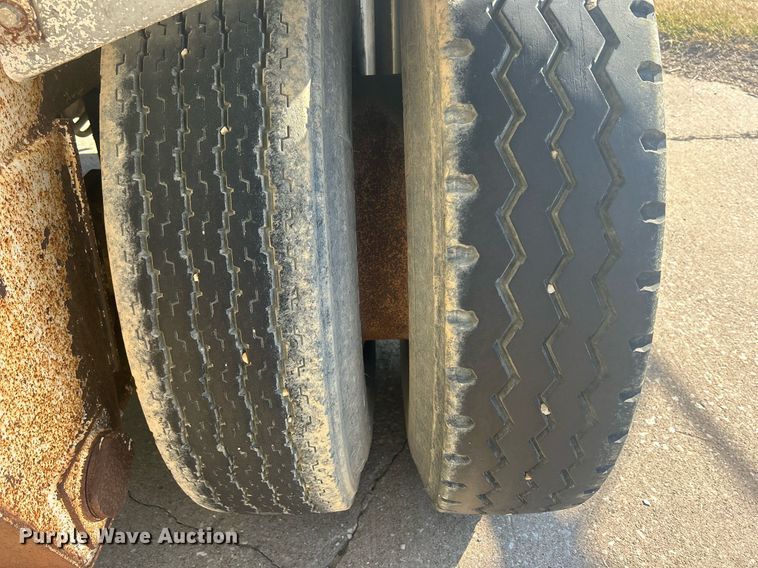 image for item DS0810 1970 Fruehauf  tank trailer