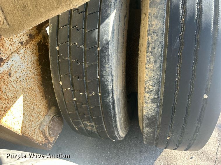 image for item DS0810 1970 Fruehauf  tank trailer