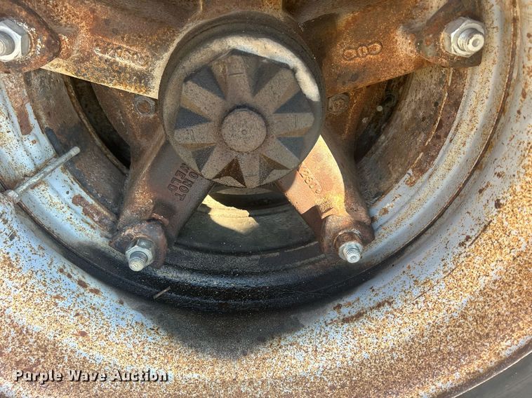 image for item DS0810 1970 Fruehauf  tank trailer