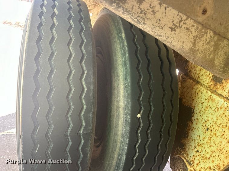 image for item DS0810 1970 Fruehauf  tank trailer