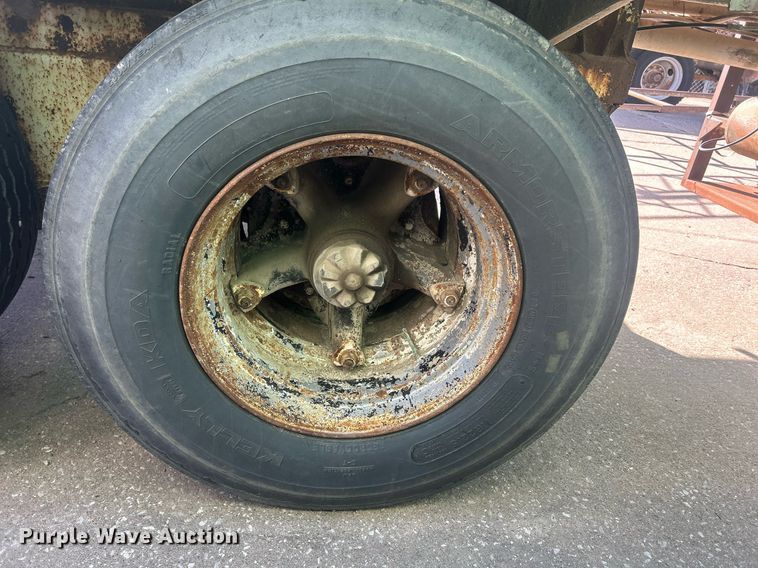 image for item DS0810 1970 Fruehauf  tank trailer