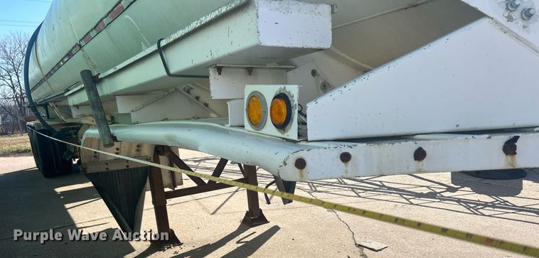 image for item DS0810 1970 Fruehauf  tank trailer