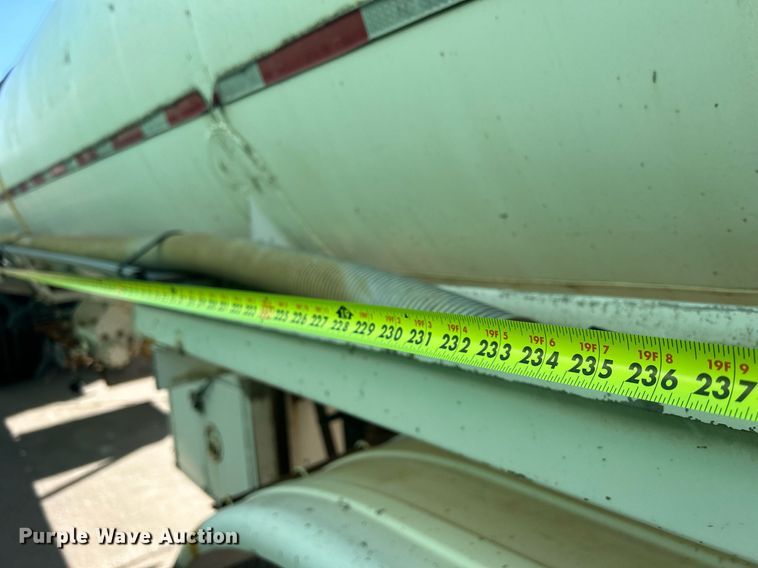 image for item DS0810 1970 Fruehauf  tank trailer