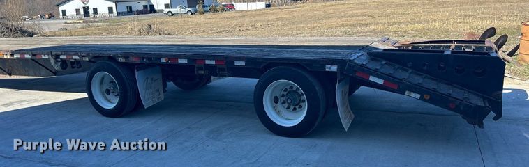 image for item DS0811 2004 Jet drop deck equipment trailer