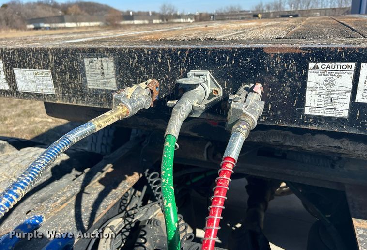 image for item DS0811 2004 Jet drop deck equipment trailer