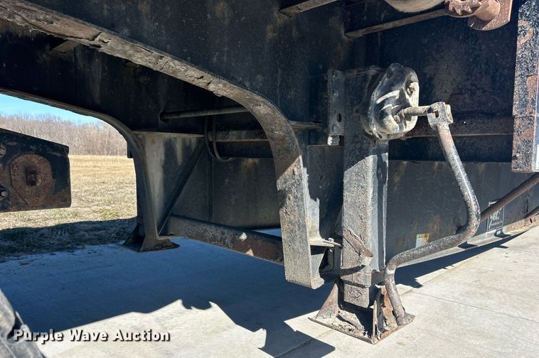 image for item DS0811 2004 Jet drop deck equipment trailer