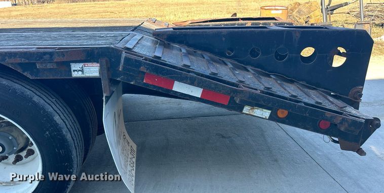 image for item DS0811 2004 Jet drop deck equipment trailer