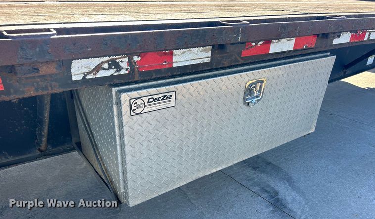 image for item DS0811 2004 Jet drop deck equipment trailer