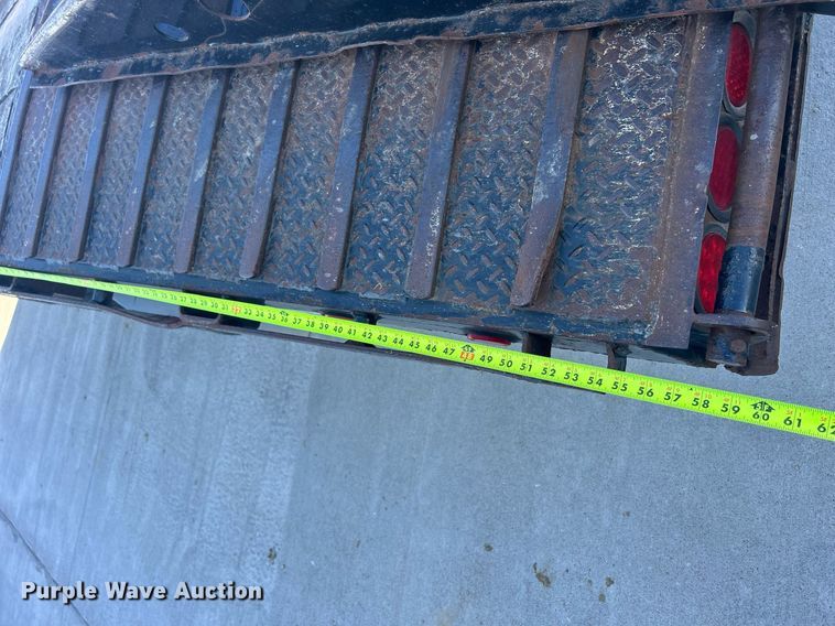 image for item DS0811 2004 Jet drop deck equipment trailer