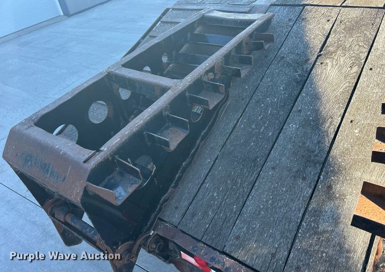 image for item DS0811 2004 Jet drop deck equipment trailer