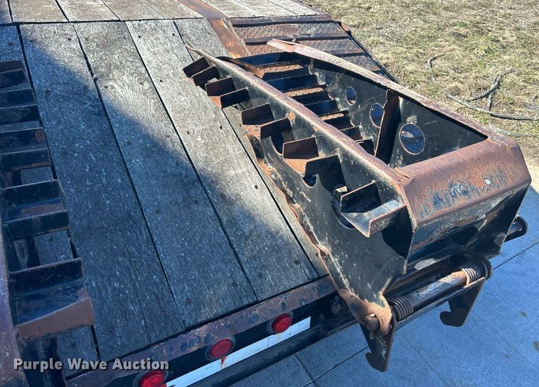 image for item DS0811 2004 Jet drop deck equipment trailer