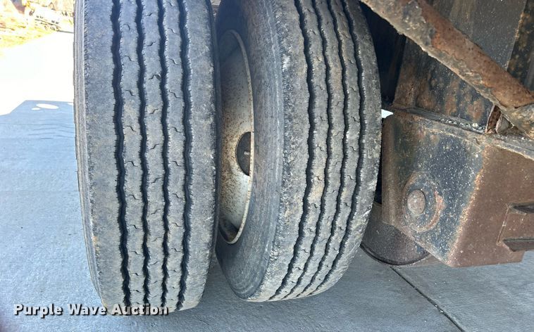 image for item DS0811 2004 Jet drop deck equipment trailer