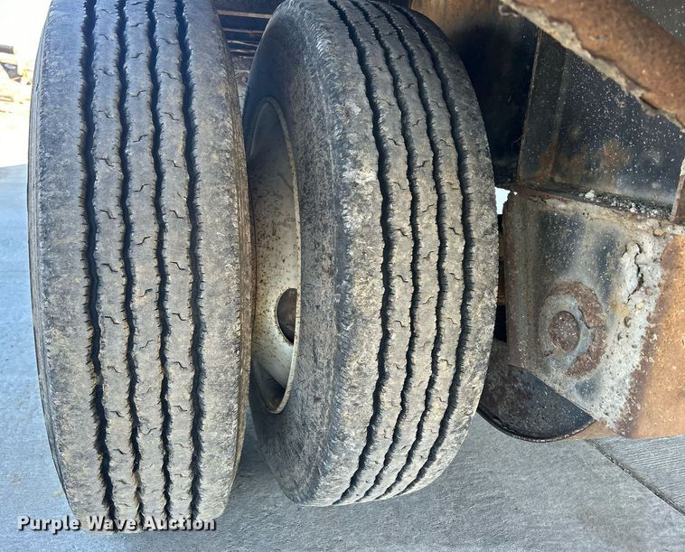 image for item DS0811 2004 Jet drop deck equipment trailer