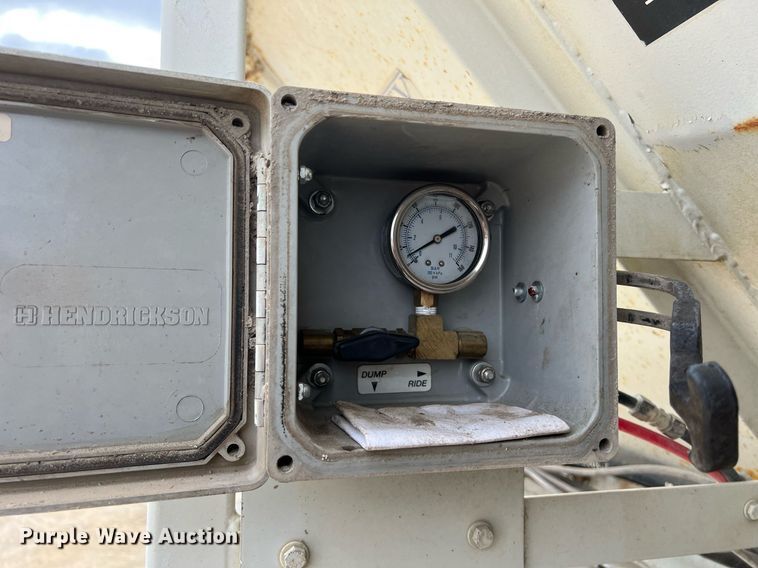 image for item DS2879 2008 Trinity Eagle Bridge live bottom trailer