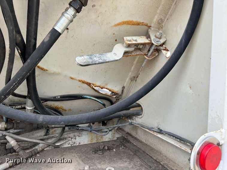 image for item DS2879 2008 Trinity Eagle Bridge live bottom trailer