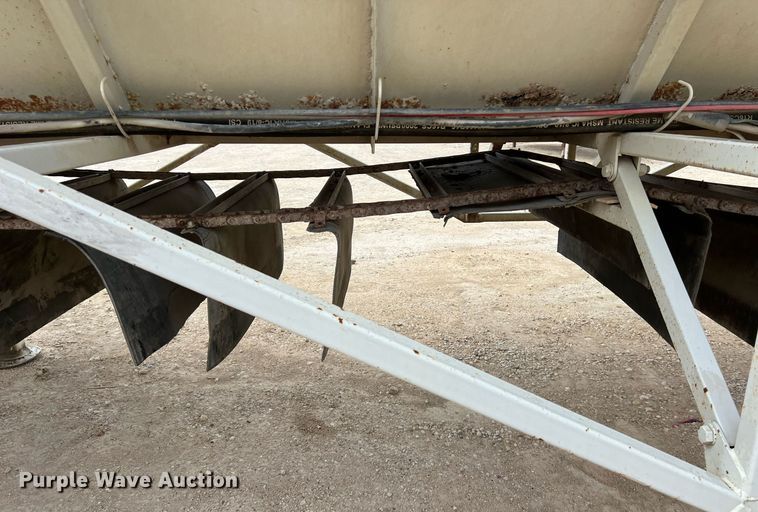 image for item DS2879 2008 Trinity Eagle Bridge live bottom trailer