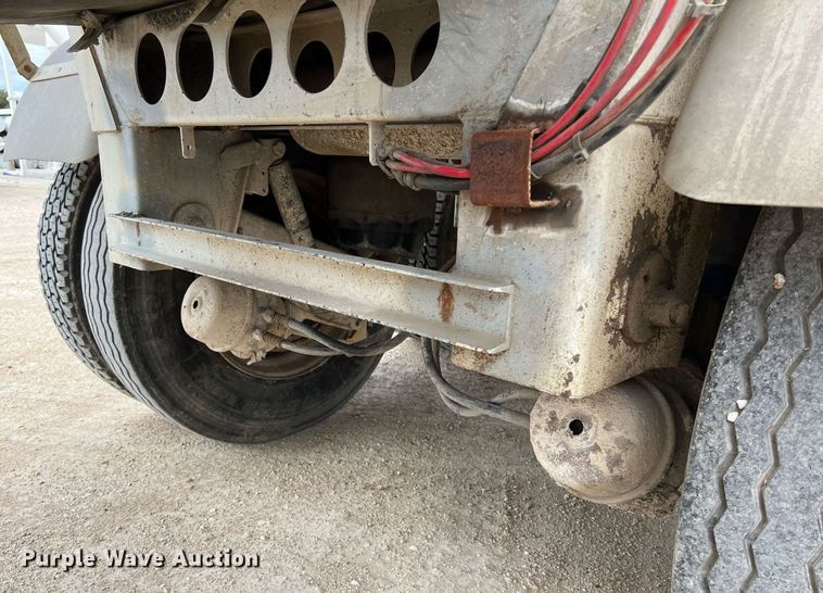 image for item DS2879 2008 Trinity Eagle Bridge live bottom trailer