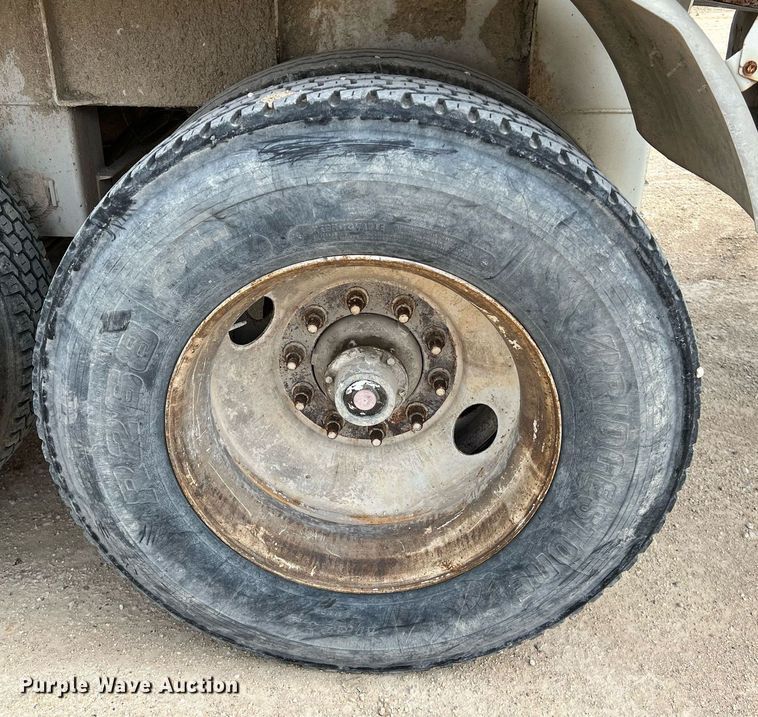 image for item DS2879 2008 Trinity Eagle Bridge live bottom trailer